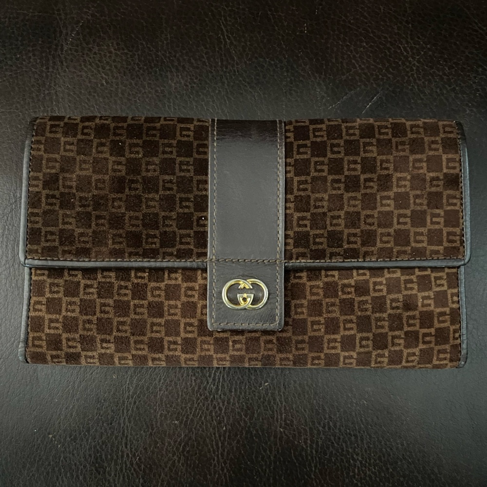 RARE VINTAGE GUCCI!! G Logo Suede Leather Long Trifold Kiss-lock Wallet